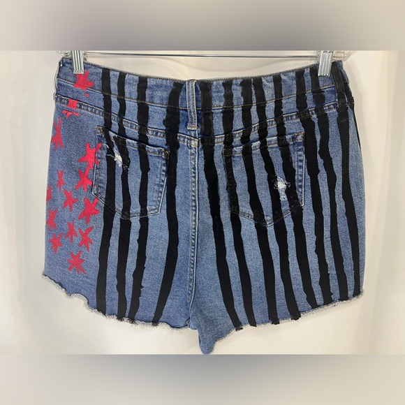 Her Universe DC Comics Birds of Prey Harley Quinn Denim Stars&Stripes Shorts 15 - Picture 3 of 14